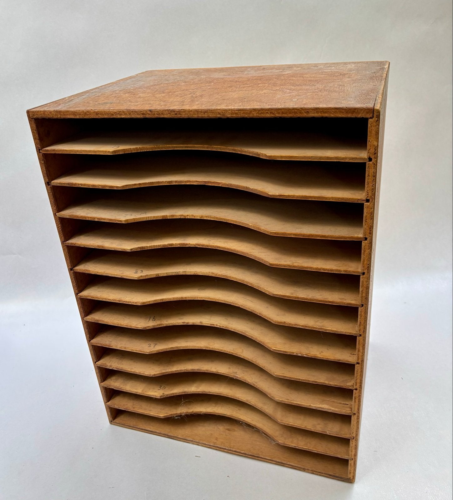 Houten vakkenkast met 12 vakken - 48,7 cm hoog, Antiek en Kunst, Antiek | Meubels | Kasten, Ophalen
