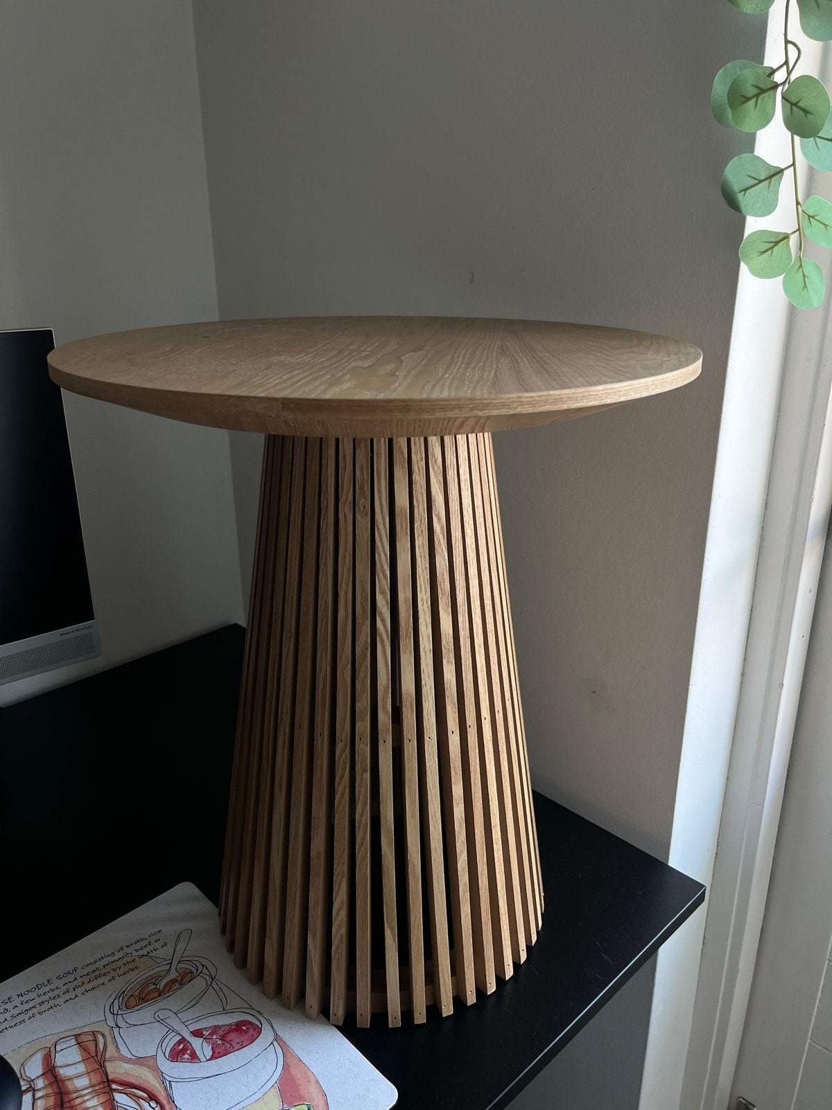 Stijlvolle houten bijzettafel - Rond en modern, Minder dan 55 cm, Rond, Zo goed als nieuw, Hout