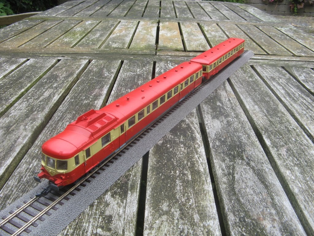 Roco 43010: tweedelig dieseltreinstel SNCF XR ABD, Treinset, Gelijkstroom, Ophalen of Verzenden, Zo goed als nieuw