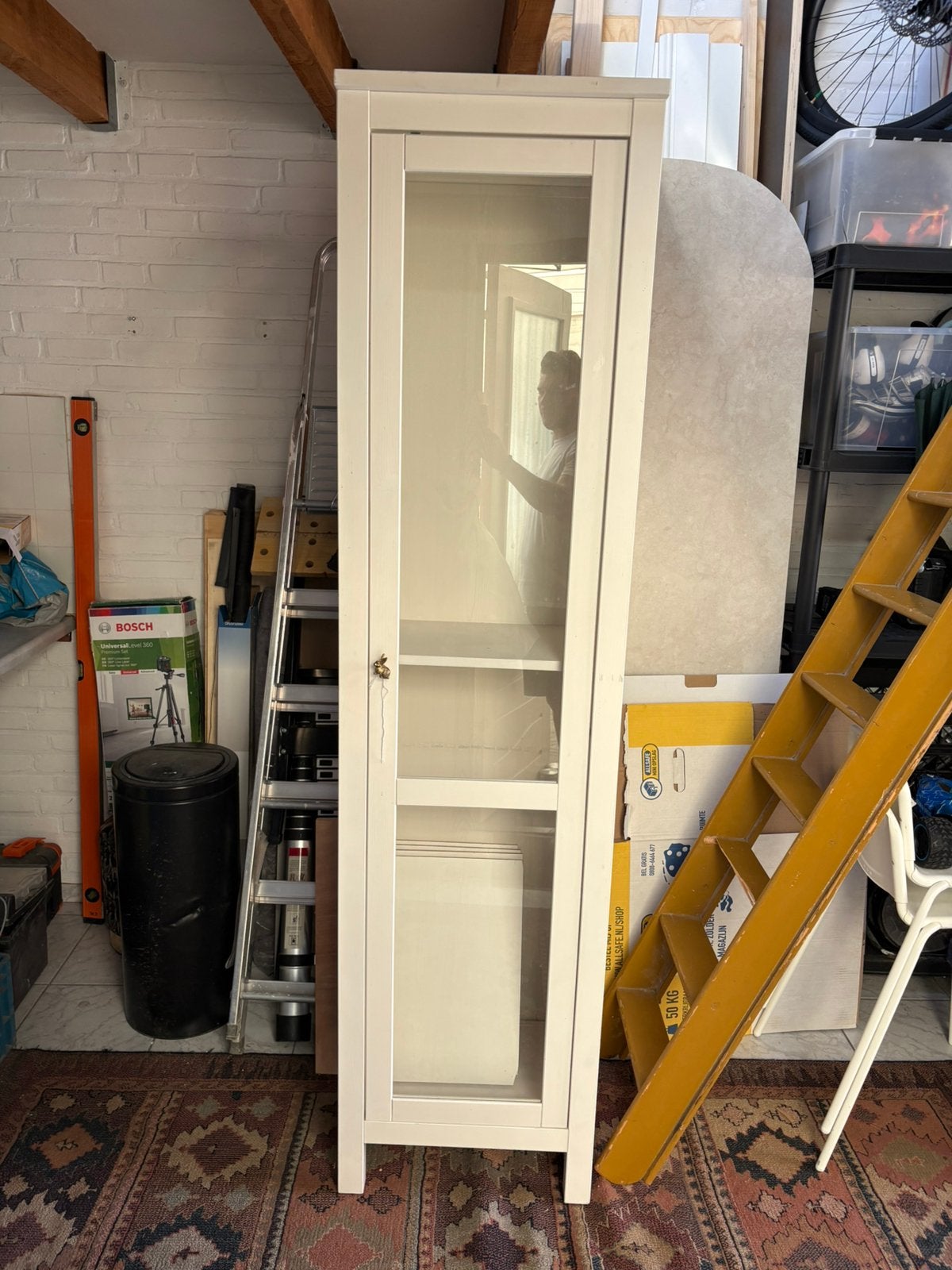 Smalle hoge kast met glas, Huis en Inrichting, Kasten | Kledingkasten, Ophalen, Met deur(en), Brocante landelijk, Zo goed als nieuw