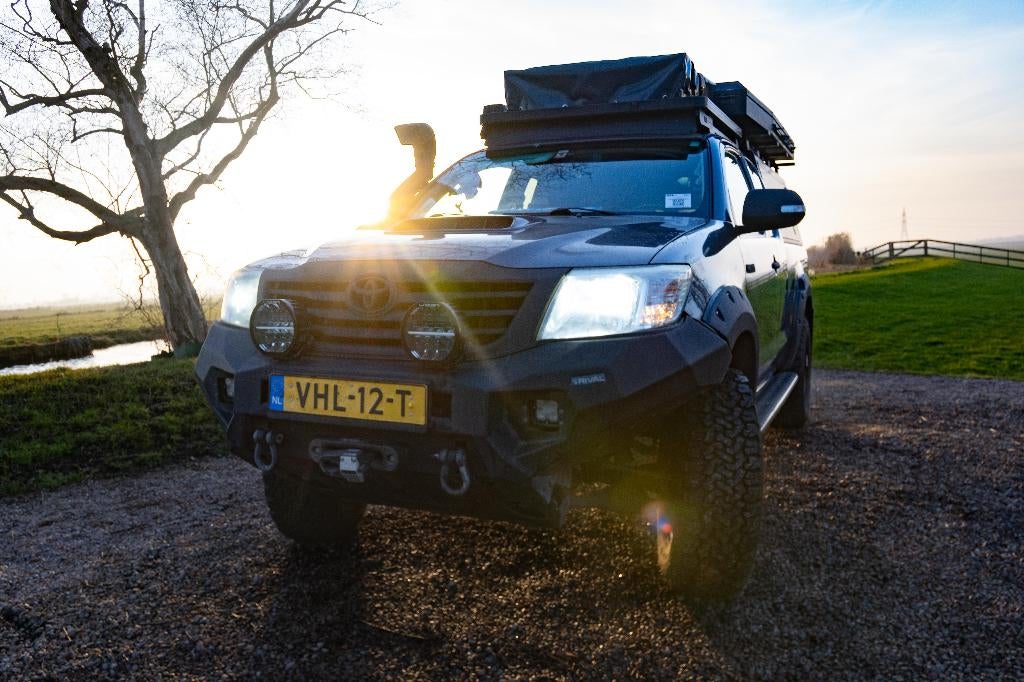 Toyota Hilux Overland 4x4, Auto's, Zwart, 14 km/l, Dealer onderhouden, Toyota