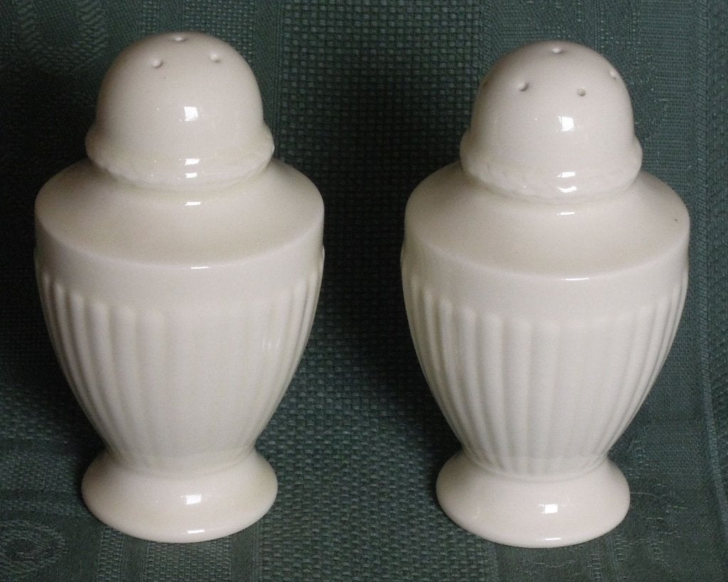 Nr PP13: 1 Wedgwood Edme peper en zoutstel, Huis en Inrichting, Keuken | Servies, Overige typen, Tweedehands onbekend., Ophalen of Verzenden