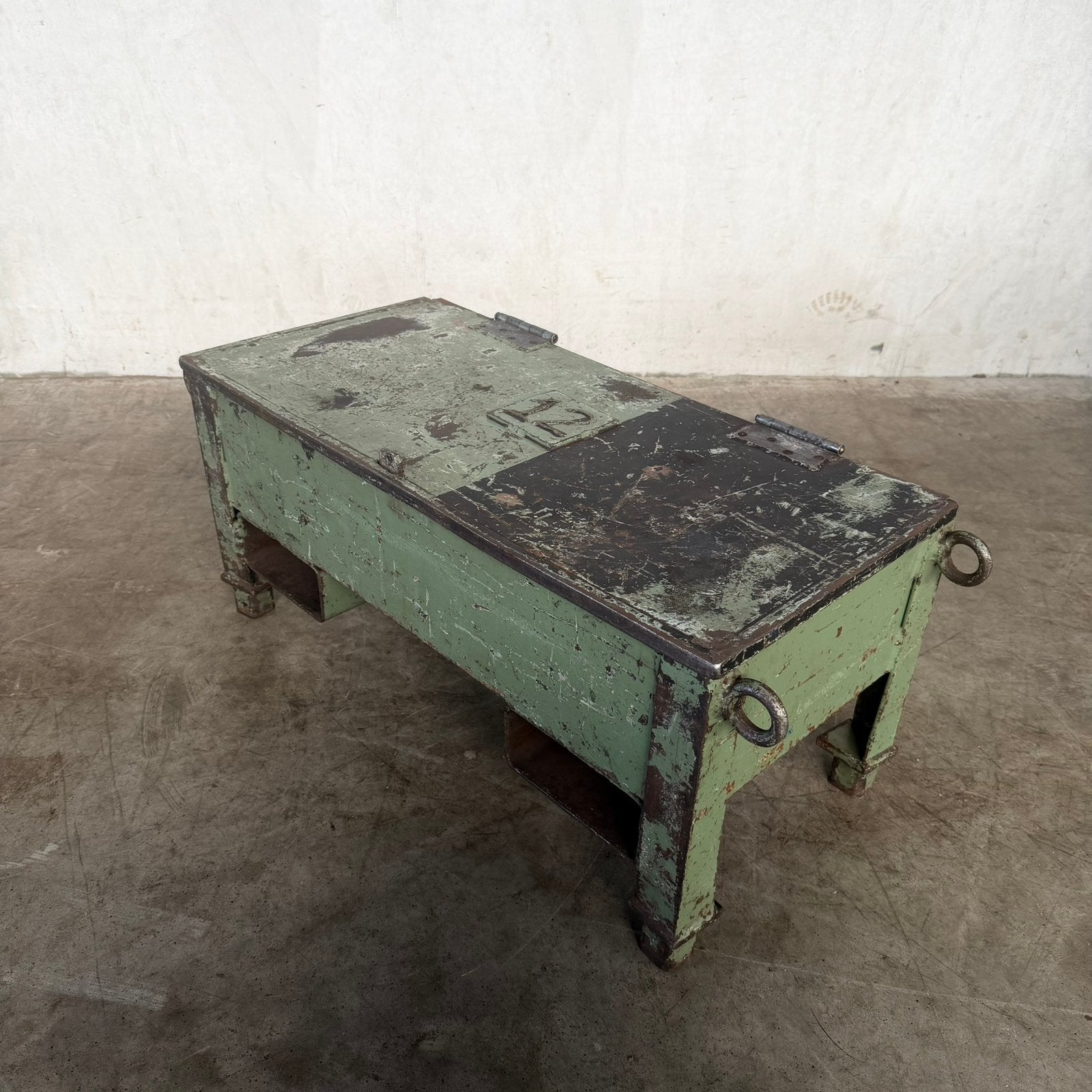 Oude kist, vintage bijzettafel, industriële salontafel, Antiek en Kunst, Curiosa en Brocante, Ophalen