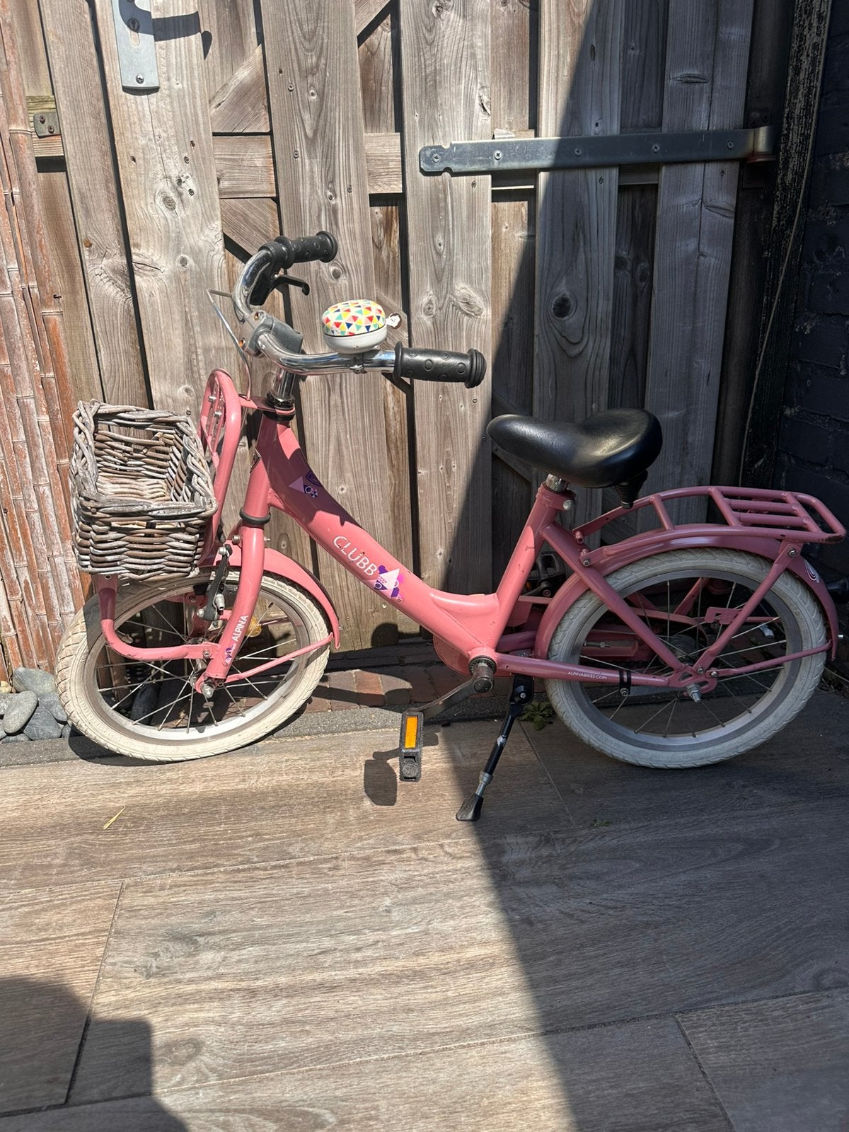 Roze Alpina meisjesfiets, 16 inch, Fietsen en Brommers, Fietsen | Meisjes, Ophalen, Terugtraprem, Gebruikt, Handrem