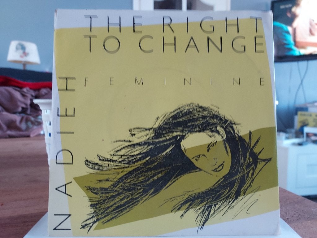 7" Single Nadieh - The Right To Change / Feminine, Gebruikt, 7 inch, Ophalen of Verzenden, Pop