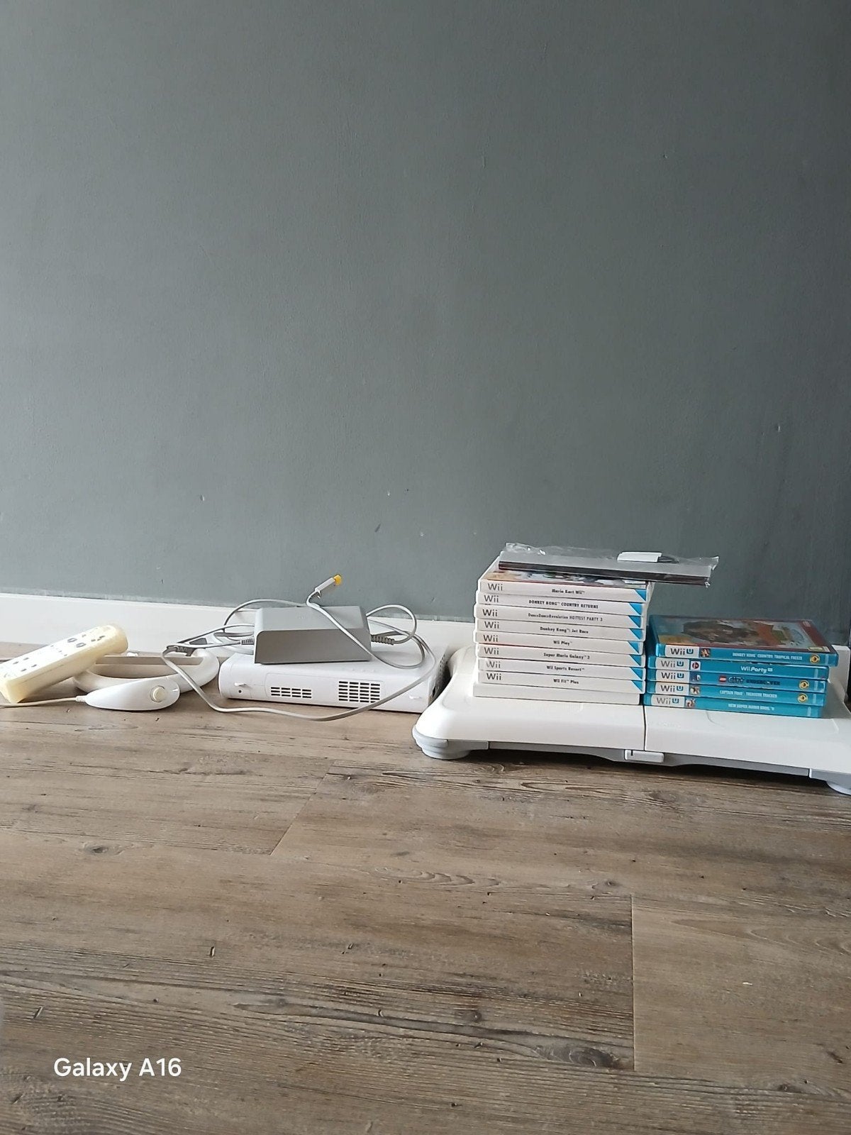 Nintendo WII console inclusief spellen en accessoires, Ophalen, Gebruikt, Met 2 controllers, Met stuurtje