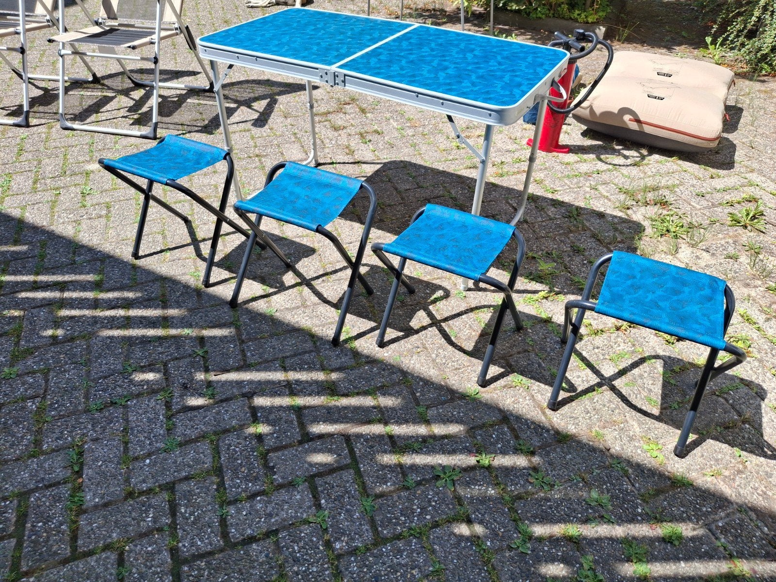 Campingtafel met 4 krukjes - Compact en draagbaar, Ophalen of Verzenden, Gebruikt, Campingtafel