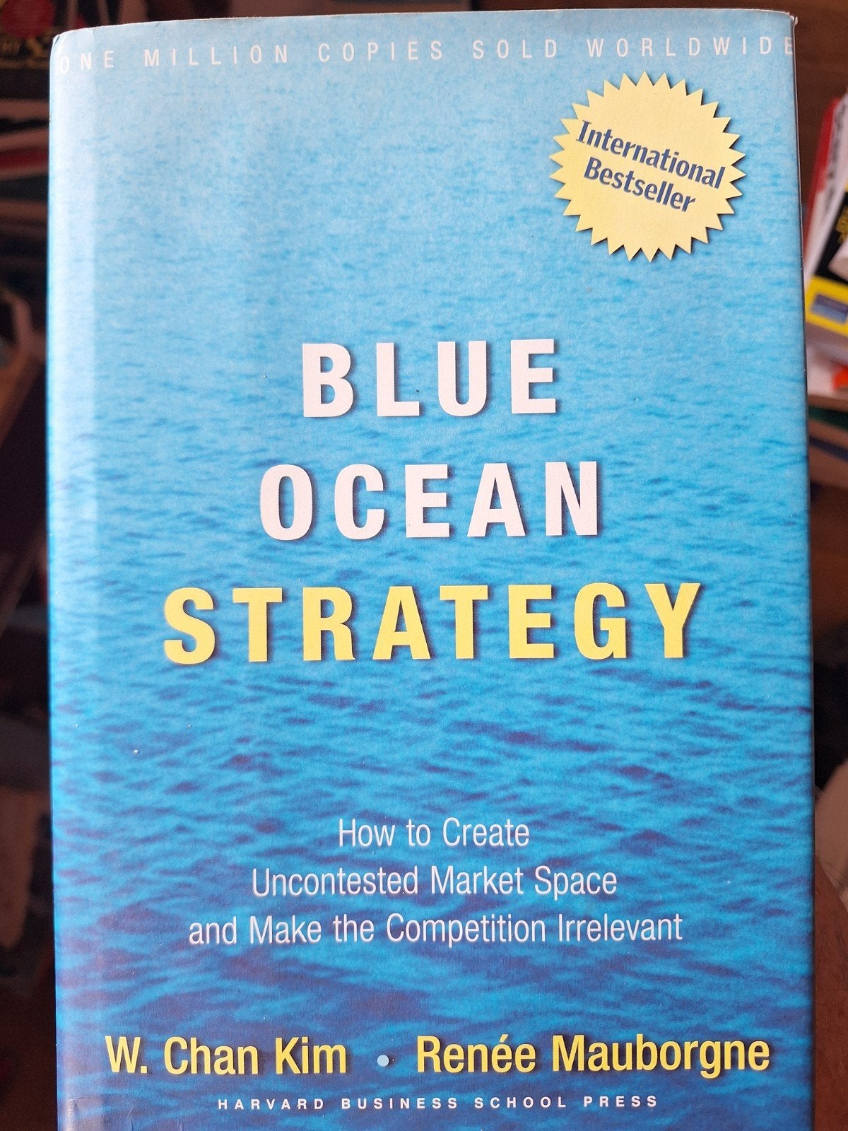 Blue Ocean Strategy - W. Chan Kim & Renée Mauborgne ZGAN, Boeken, Ophalen of Verzenden, Zo goed als nieuw, Management