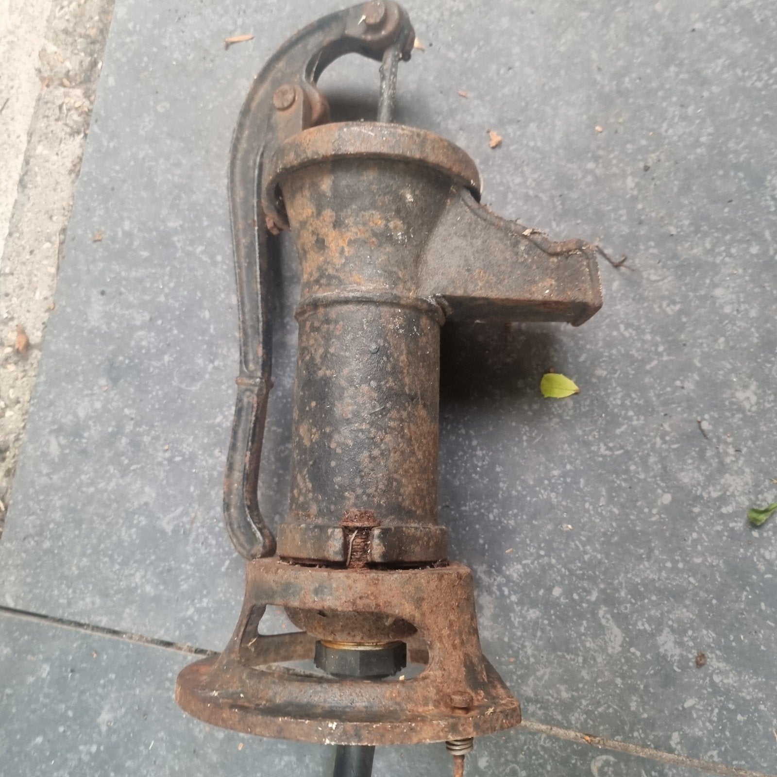 Antieke gietijzeren waterpomp - 40 cm hoog, Ophalen of Verzenden