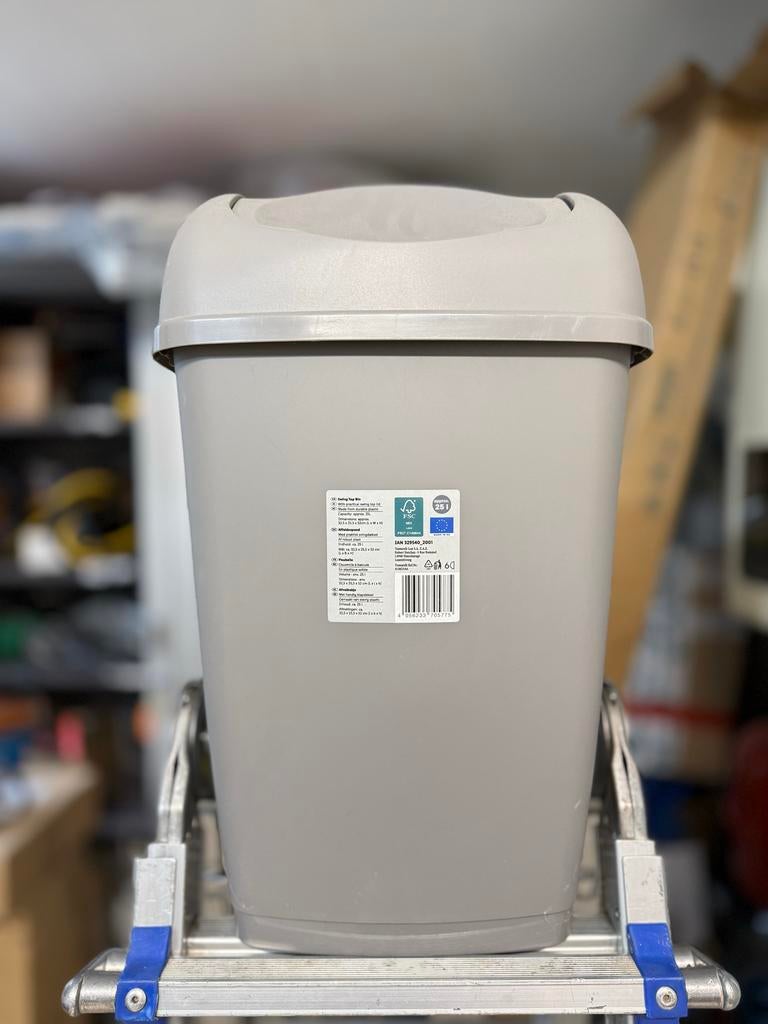 Grijze afvalbak met zwenkdeksel - 25 liter, Doe-het-zelf en Verbouw, Geisers en Boilers, Ophalen, Zo goed als nieuw
