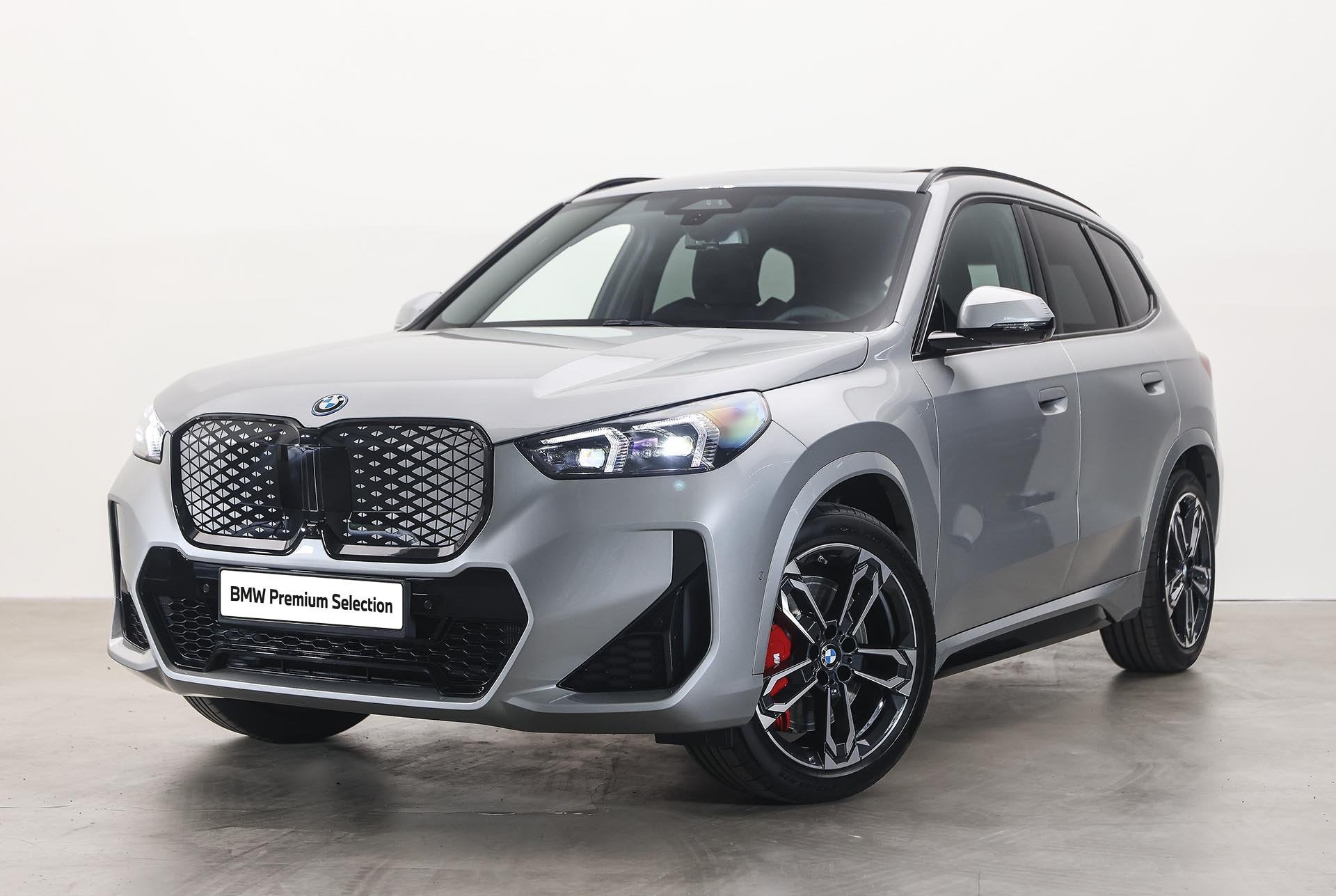 BMW iX1 eDrive20 M Sport / Panoramadak / Trekhaak / Sportsto, Auto's, Dealer onderhouden, Met garantie (alle), Origineel Nederlands