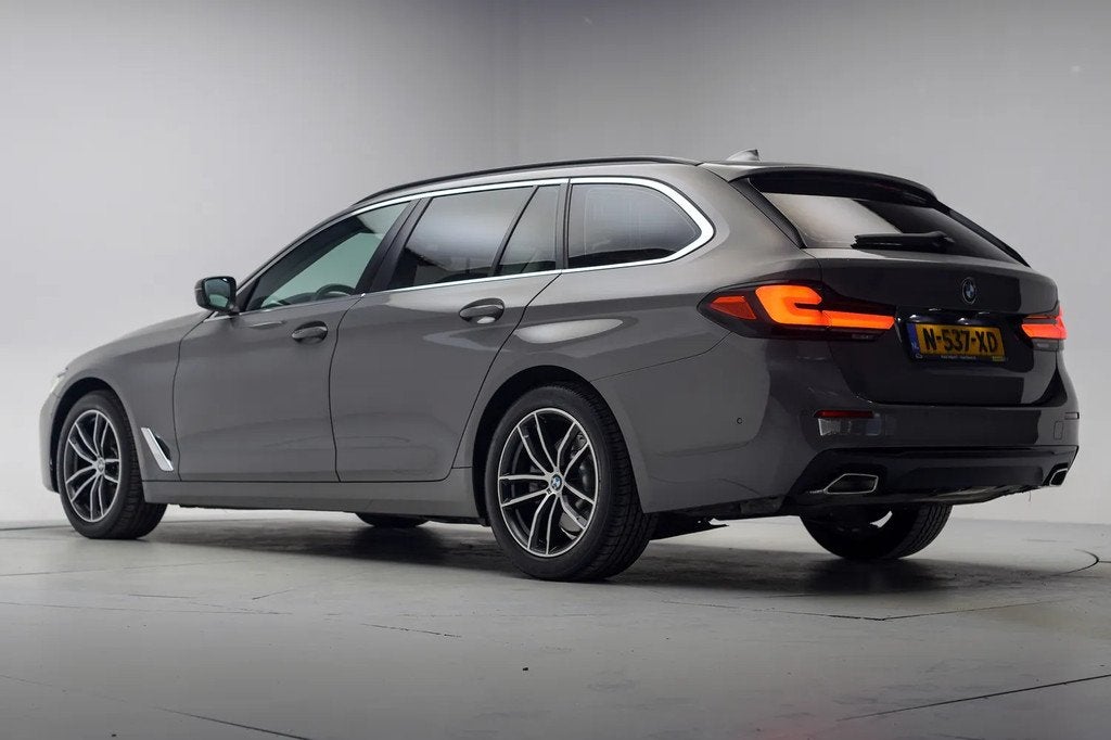BMW 5 Serie TOURING 520i Business Edition+ Aut. [ LED Apple/, Auto's, Automaat, 1998 cc, Achterwielaandrijving, Gebruikt