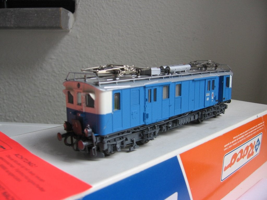 Roco H0. AC. SBB CFF Bagagelok blauw/wit. Lok met kapschade., Hobby en Vrije tijd, Wisselstroom, Gebruikt, Locomotief, Verzenden