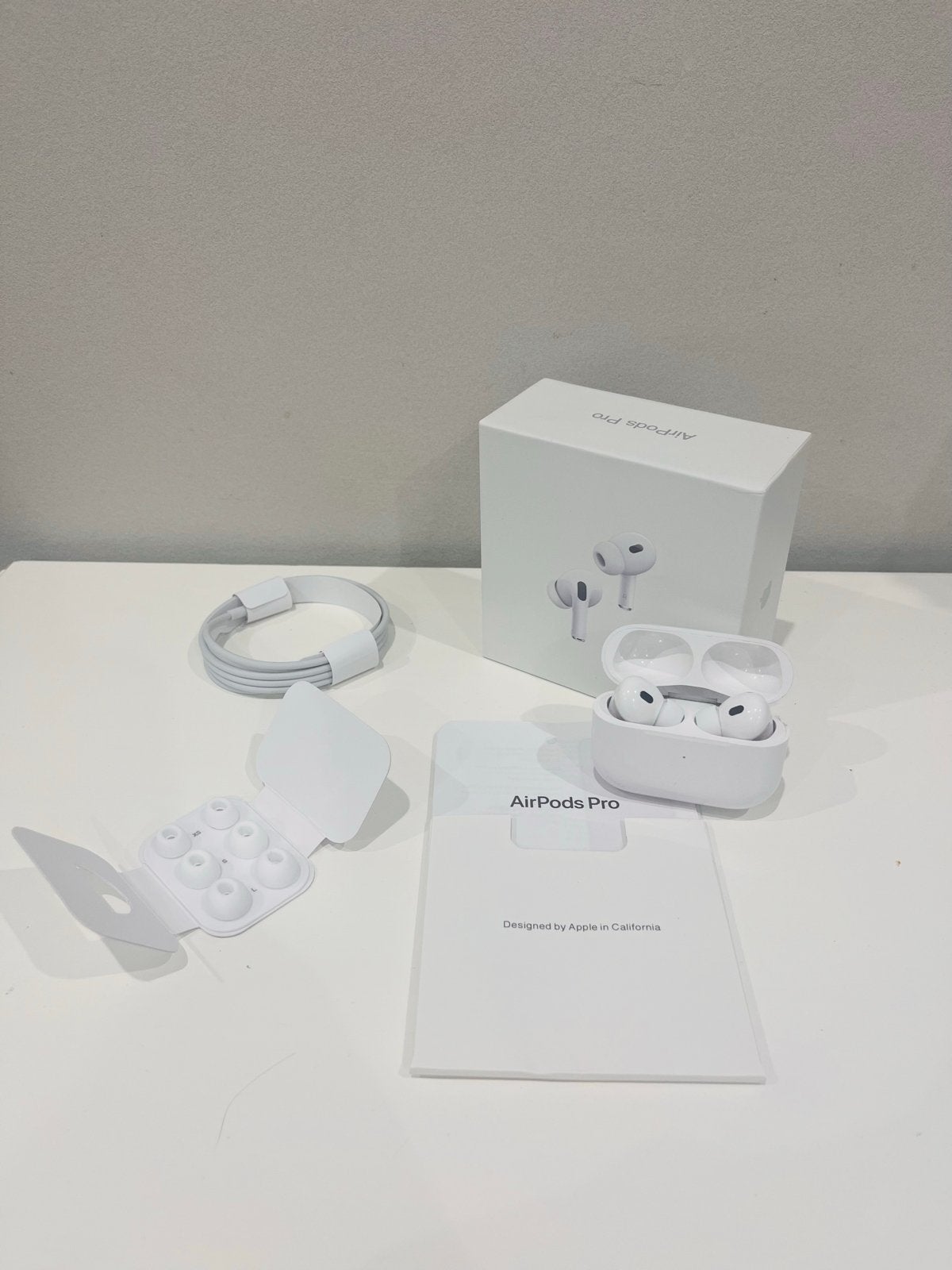 Apple AirPods Pro 2 (2e generatie) met MagSafe Oplaadcase, In-ear, Bluetooth, Ophalen of Verzenden, Zo goed als nieuw