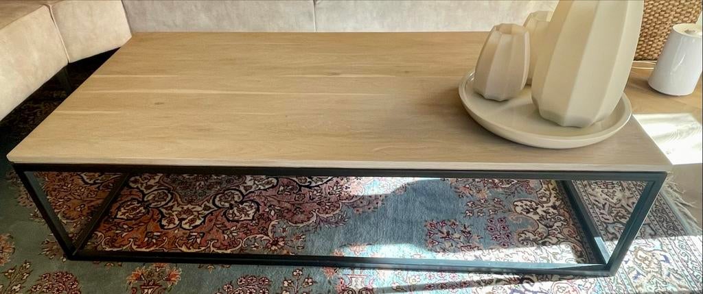 Massief eiken salontafel met metalen onderstel, Huis en Inrichting, Tafels | Salontafels, Ophalen, Eikenhout, 50 tot 100 cm, Zo goed als nieuw