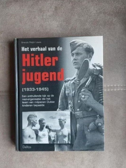 Hitler Jugend - Het verhaal van de Hitlerjugend(1933 - 1945), Tweede Wereldoorlog, Ophalen of Verzenden, Zo goed als nieuw, Brenda Ralph Lewis