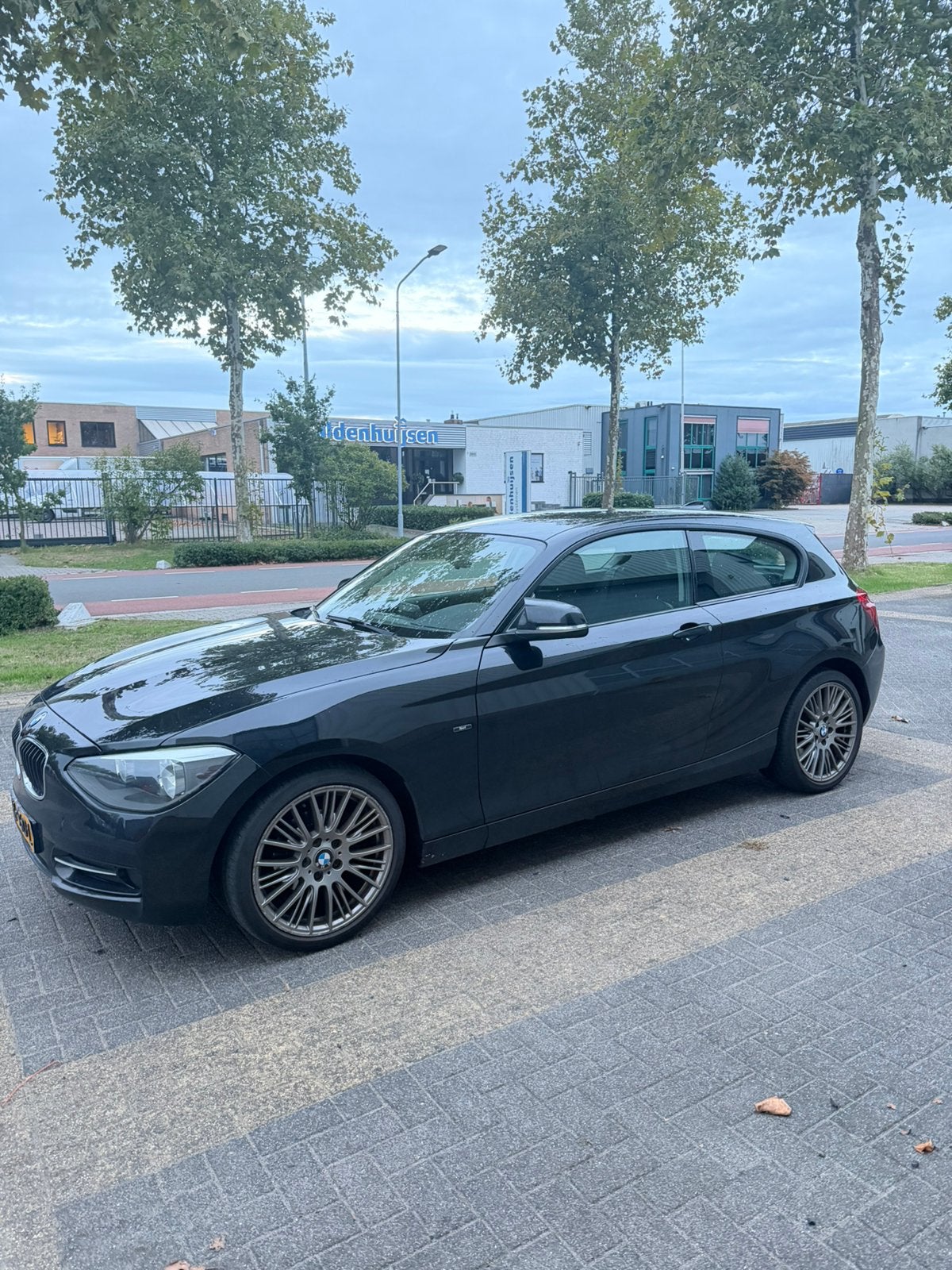 BMW 1-Serie 114I 75KW 3-DR 2013 Zwart, Auto's, 1-Serie, Achterwielaandrijving, 4 cilinders, 4 stoelen
