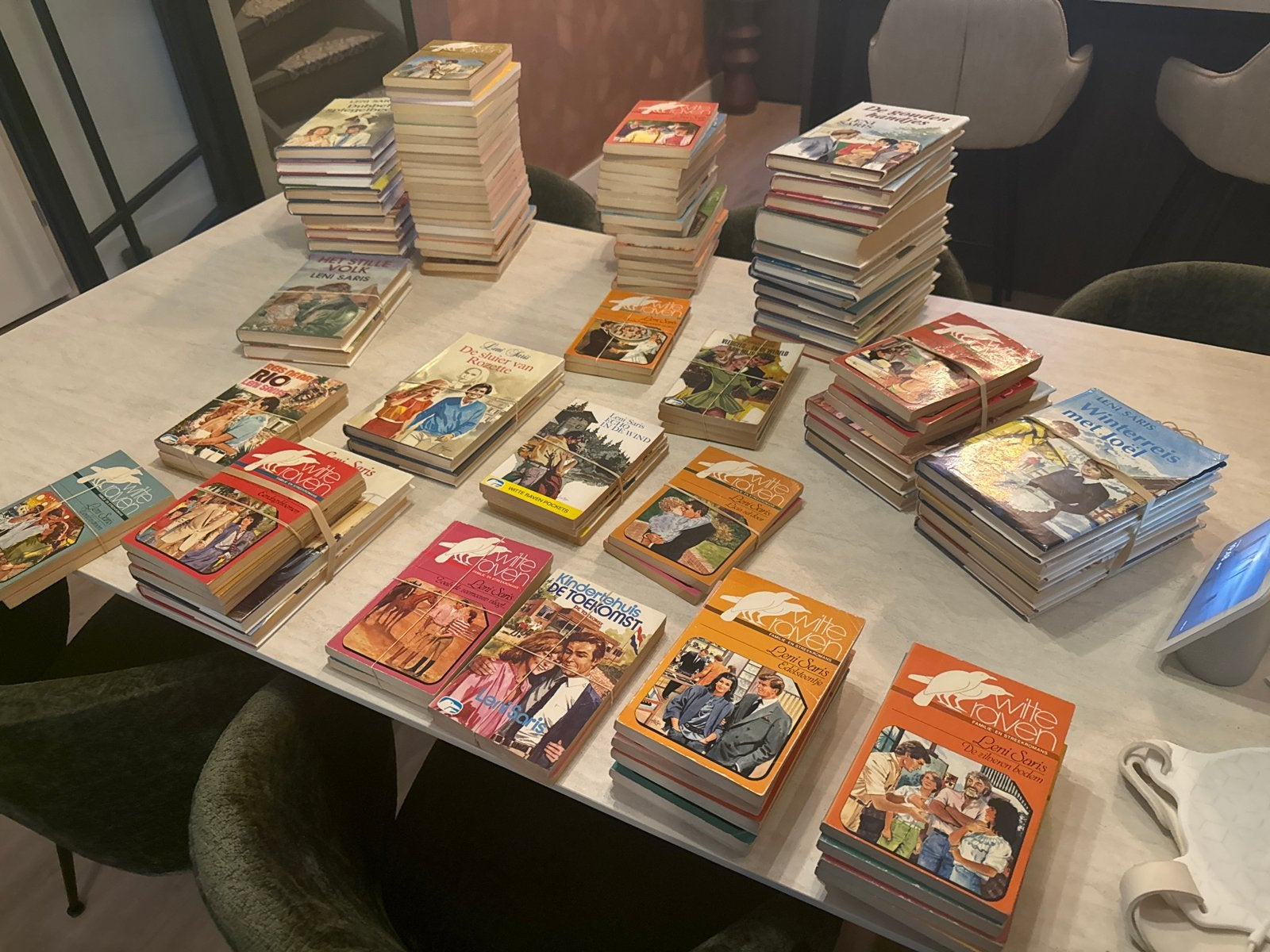 Diverse Leni Saris boeken - Romantiek en Familie, Ophalen of Verzenden, Gelezen