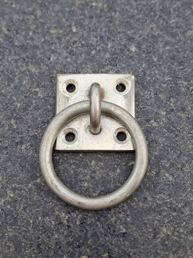 Muur anker/ring voor vastmaken teugels., Gebruikt, Zilver, Recreatie, Ophalen of Verzenden