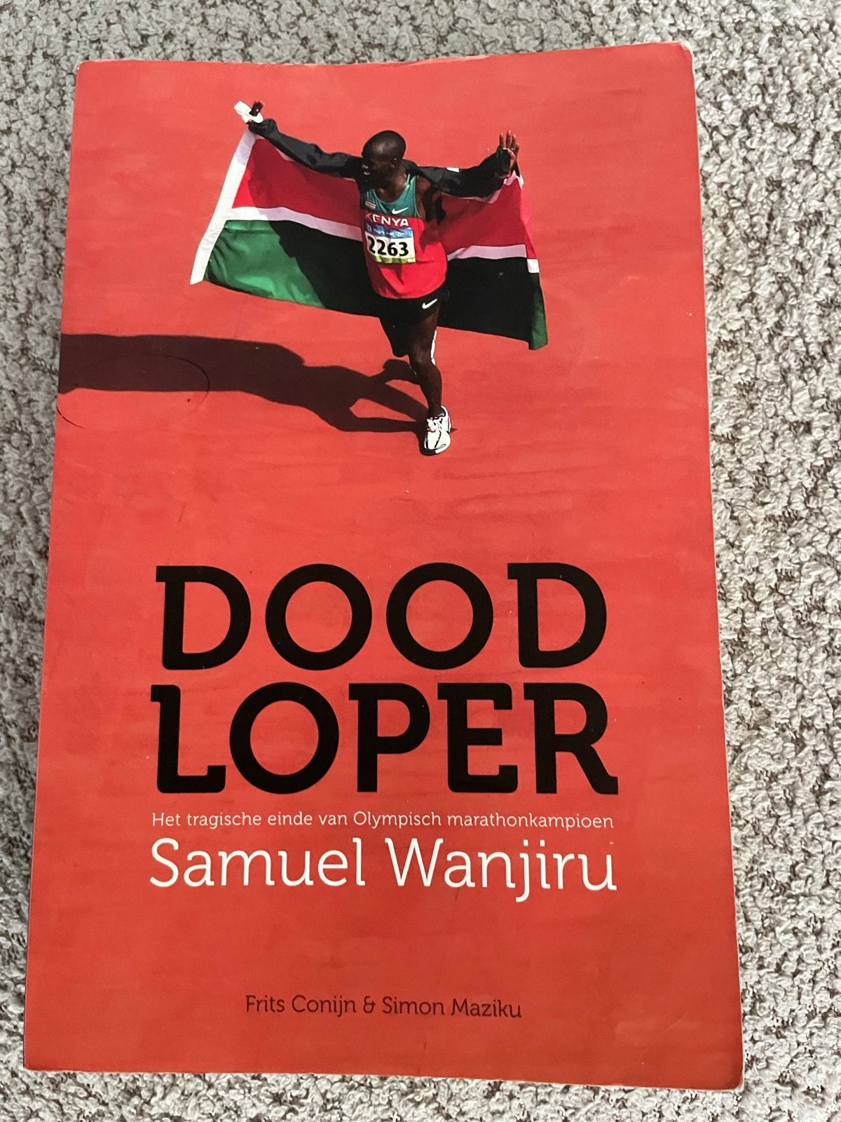 Dood Loper: Het tragische einde van Samuel Wanjiru, Boeken, Ophalen of Verzenden, Zo goed als nieuw