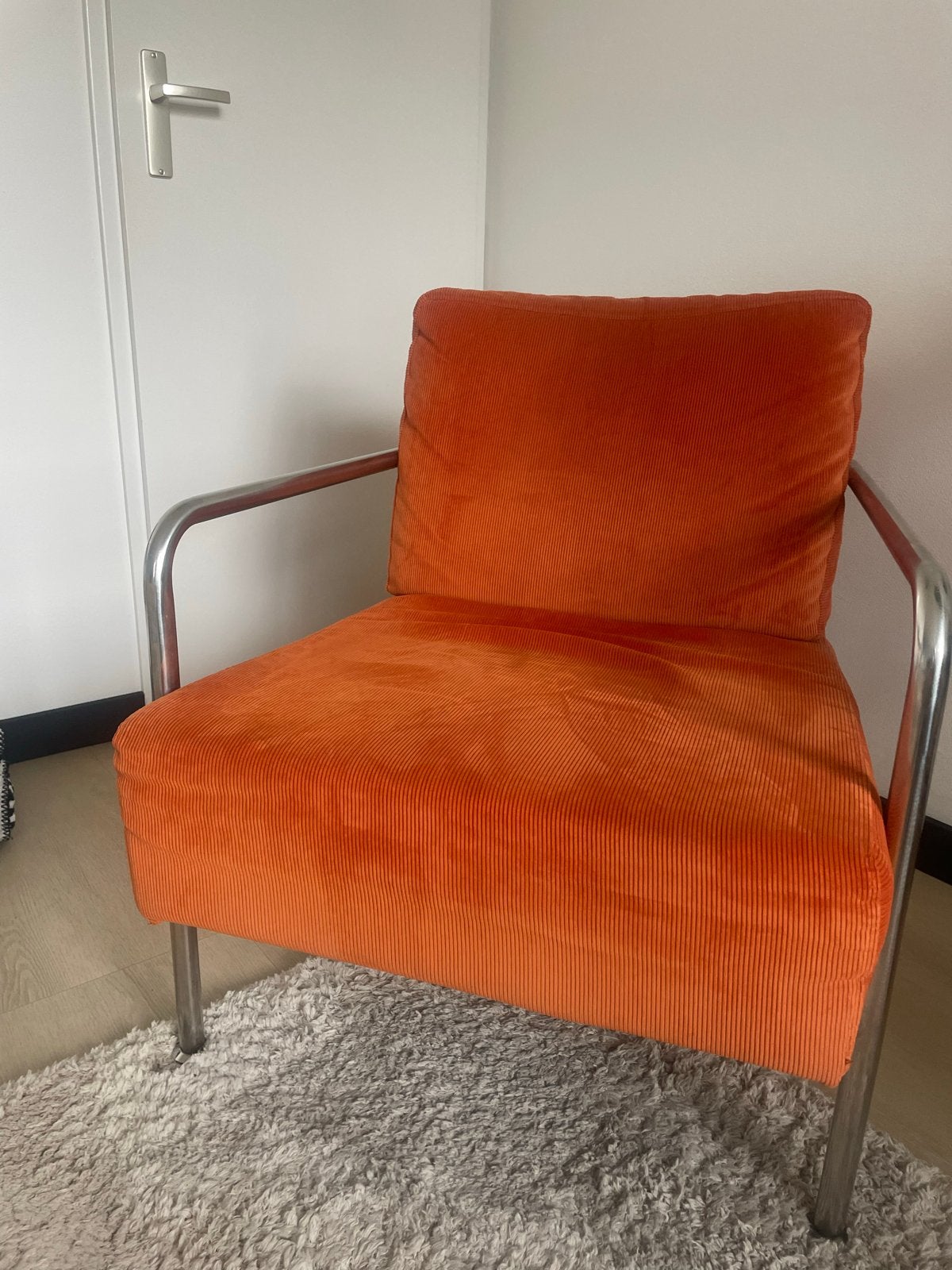 Oranje fauteuil met metalen frame, Ophalen, 75 tot 100 cm, Zo goed als nieuw, Metaal