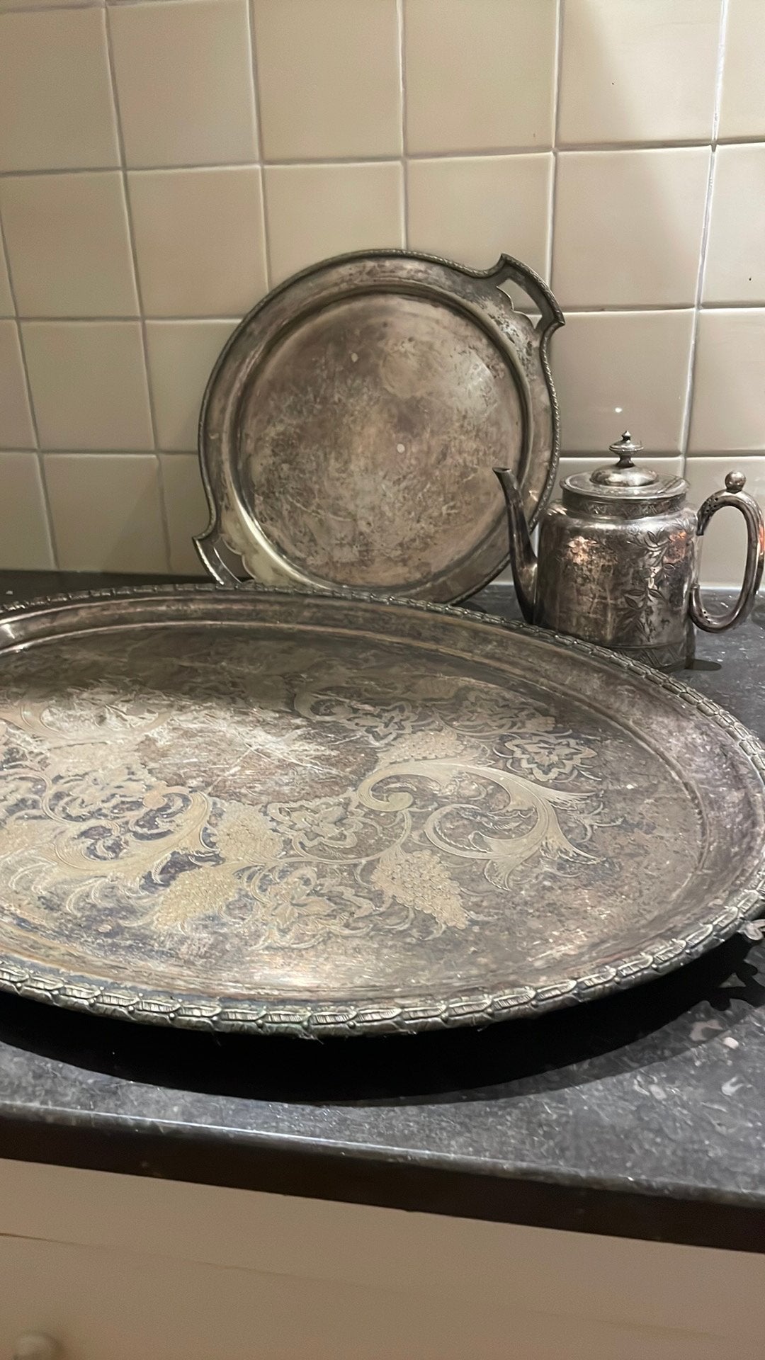 2 Verzilverde dienbladen rond en ovaal en 1 theepot, Huis en Inrichting, Ophalen, Gebruikt, Rvs, Overige typen