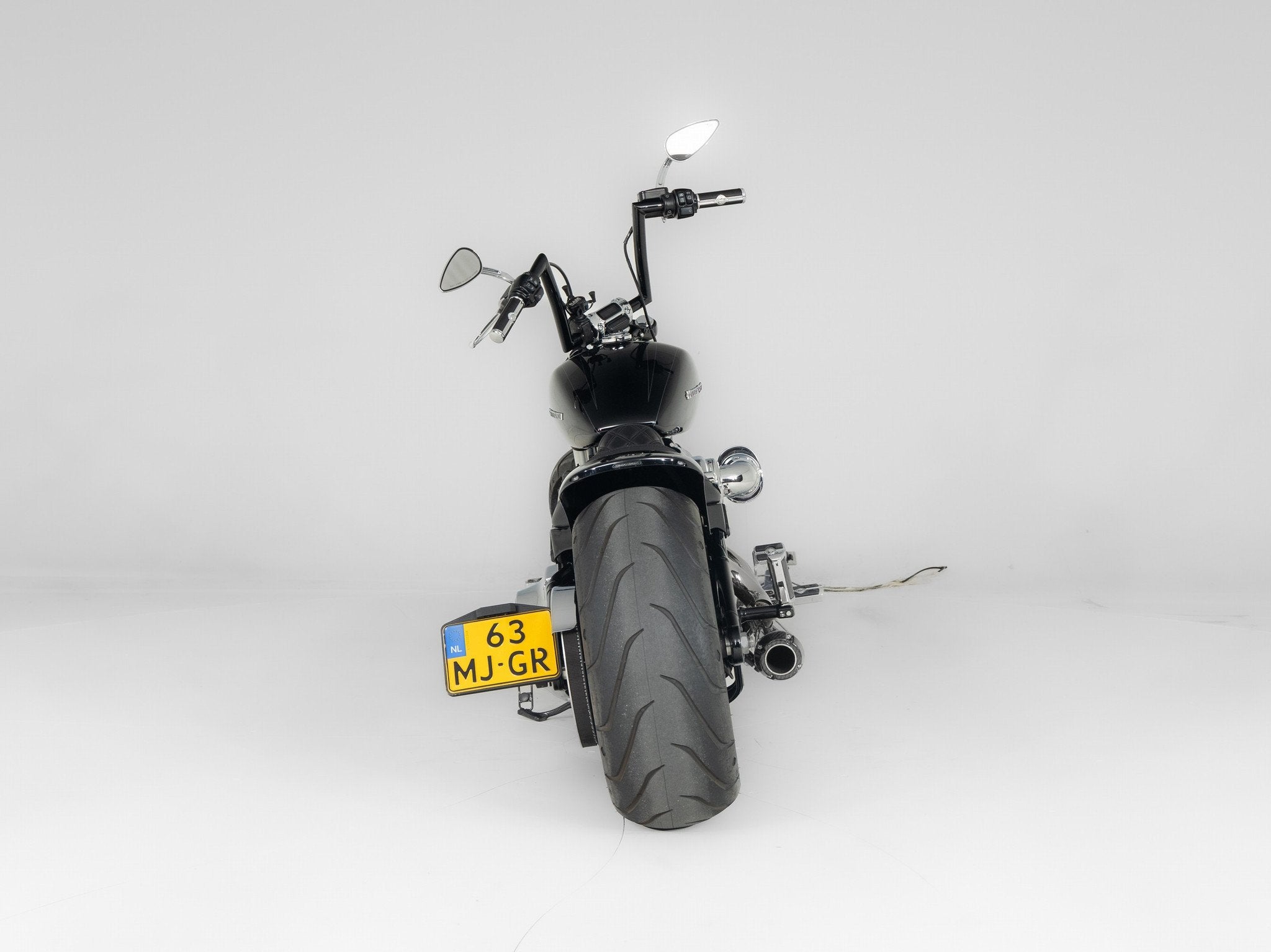 Harley-Davidson FXBR Breakout Softail Vivid Black (bj 2018), 1746 cc, Bedrijf, Overig, Laan van Vredenoord 33
2289 DA  Rijswijk ZH, NL