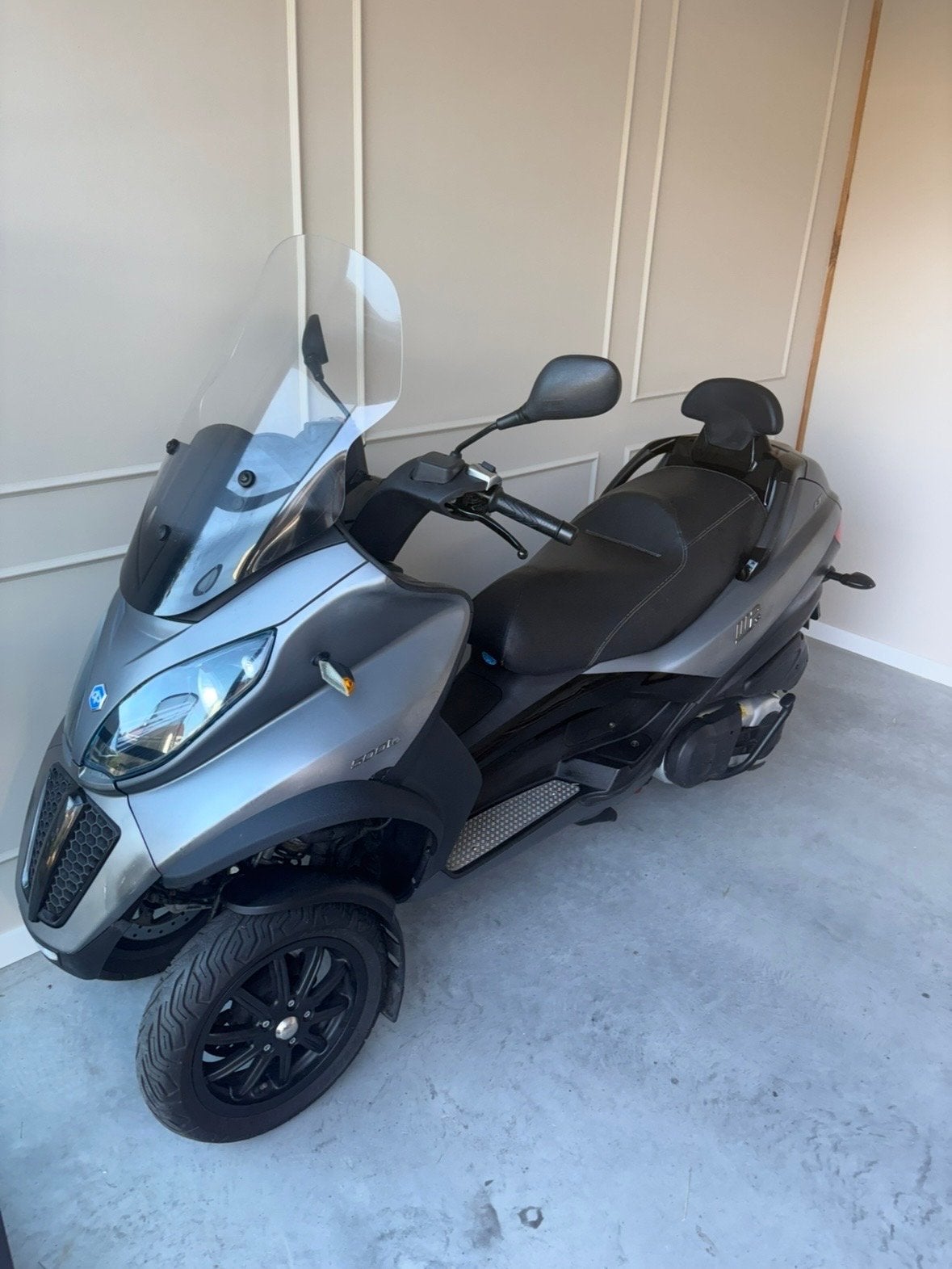 Piaggio MP3 500 LT Sport - Grijs - Akrapovic uitlaat, Motoren, Motoren | Piaggio, Sportuitlaat, 493 cc, Gebruikt, Automaat