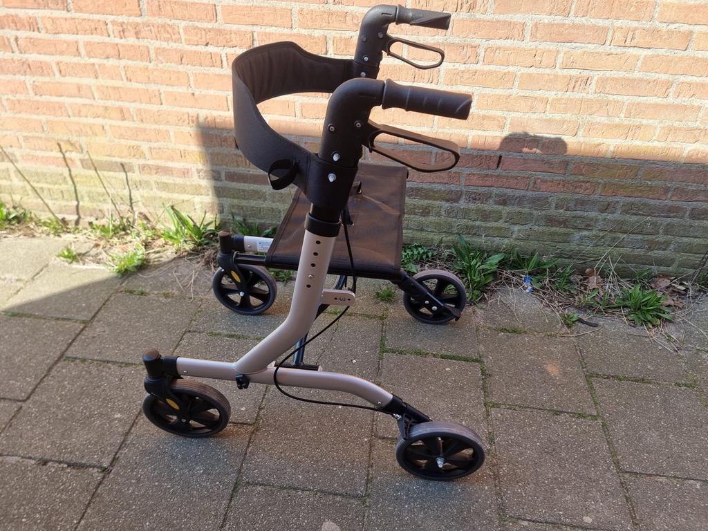 Rollator in goede staat, Diversen, Ophalen, Opvouwbaar, Zo goed als nieuw