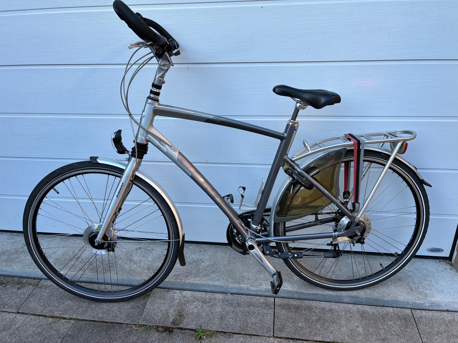 Giant Cosmo RS Shimano Deore 27 versnellingen, Ophalen, 28 inch, Gebruikt, Vering