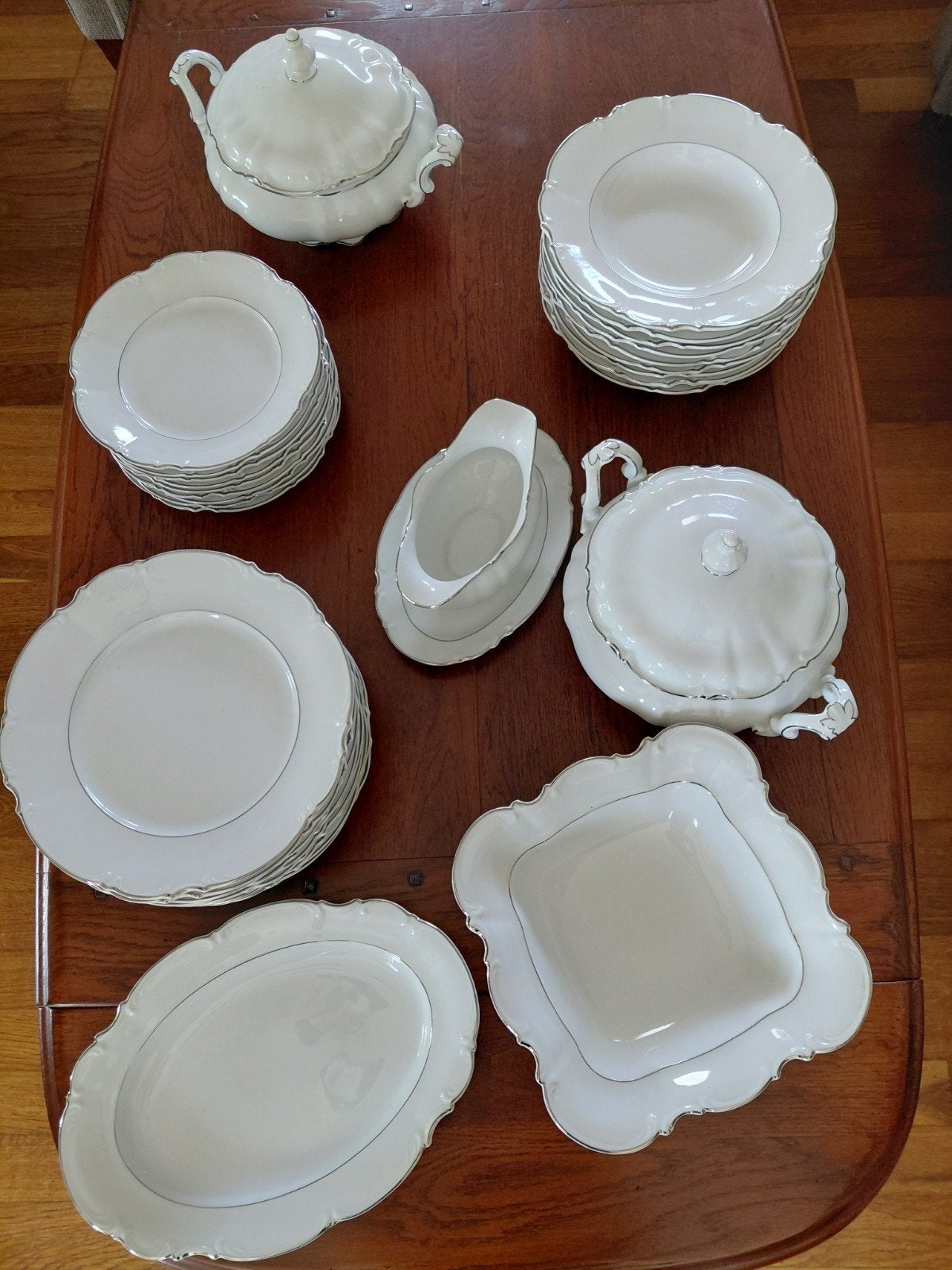 Elegant Negendelig Servies met Zilveren Rand, Huis en Inrichting, Keuken | Servies, Ophalen of Verzenden