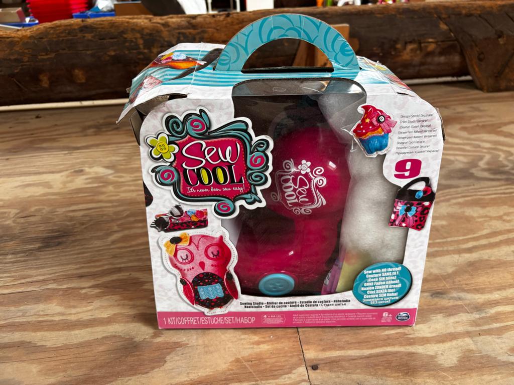 Sew Cool Naaistudio - Naaien zonder draad, Ophalen of Verzenden, Zo goed als nieuw