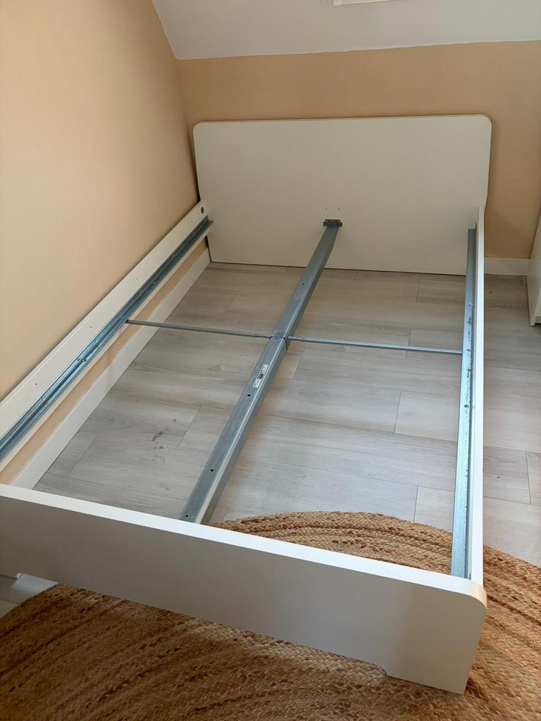Ikea Twijfelaar Bed met 2 Lattenbodems - Wit, Huis en Inrichting, Slaapkamer | Bedden, Wit, Ophalen of Verzenden, Zo goed als nieuw
