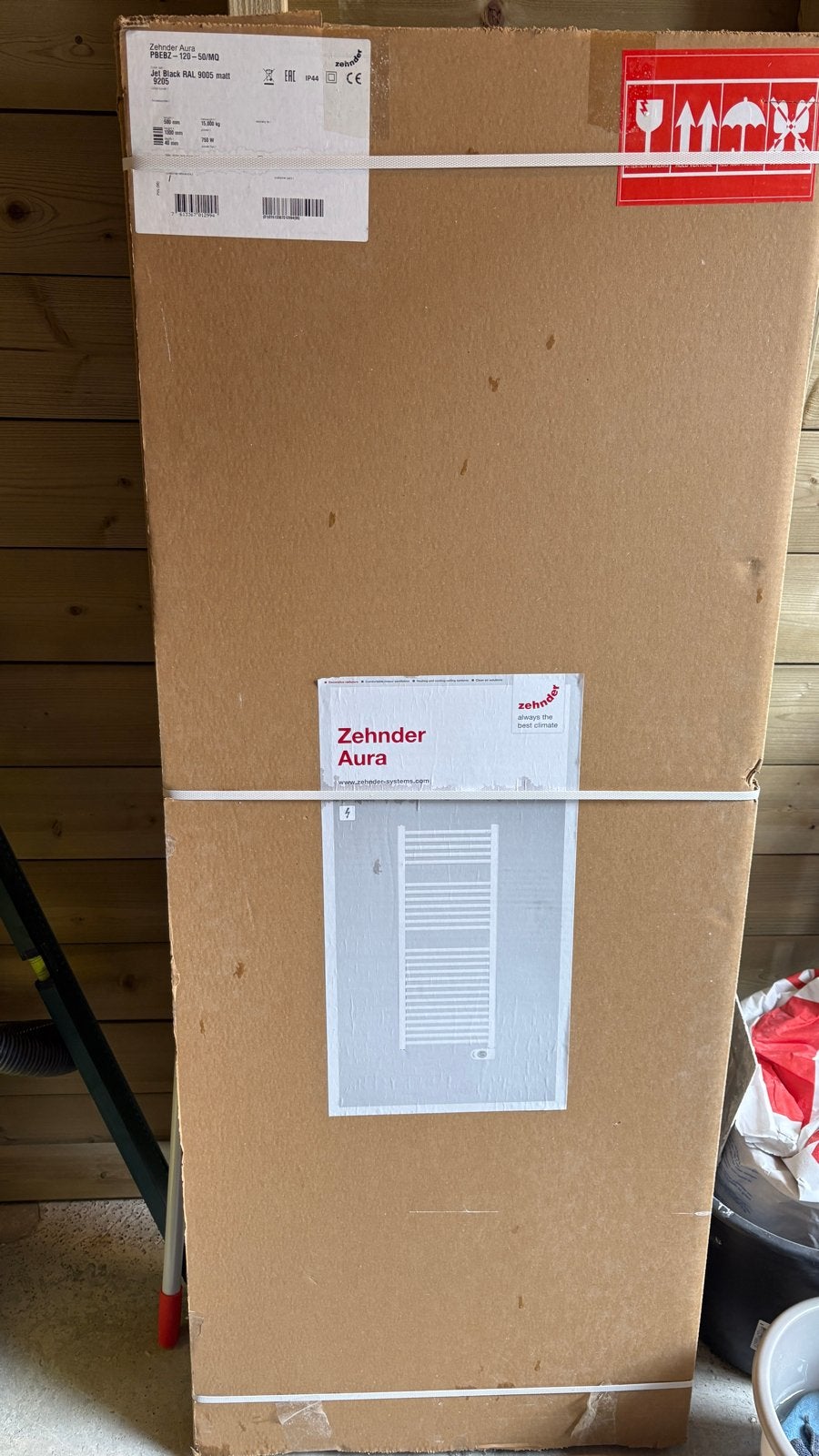 Nieuwe ZWARTE! Zehnder Aura badkamerradiator,, 750W, Ophalen, Radiator, Nieuw, Minder dan 60 cm