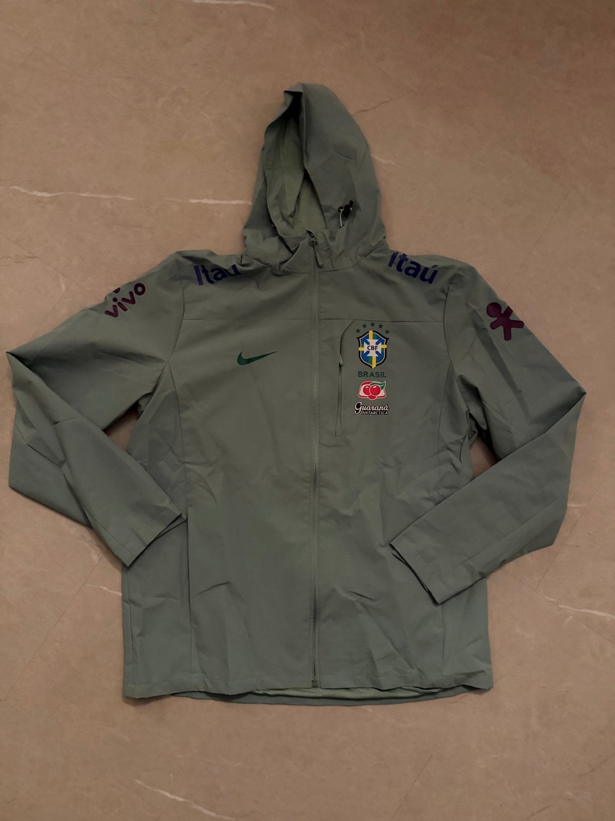 Nike Brazilië windrunner, Maat 48/50 (M), Ophalen of Verzenden, Zo goed als nieuw, Voetbal