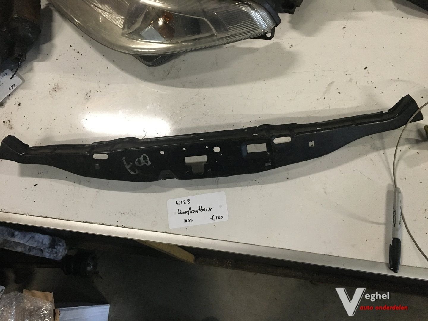 Mercedes w123 VoorfrontBalk NOS, Gebruikt, -, -, Ophalen of Verzenden