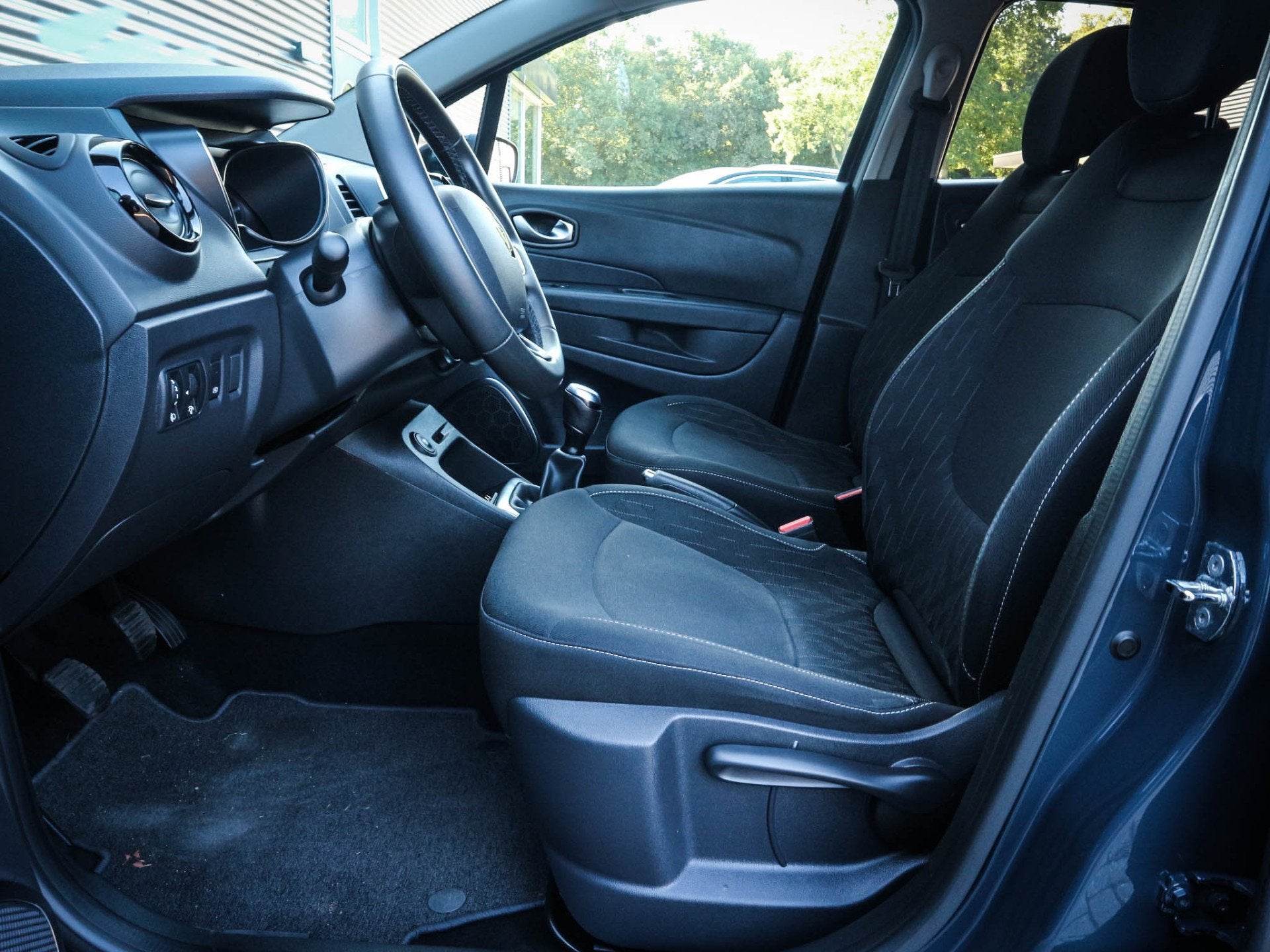 Renault Captur 0.9 TCe Limited Airco | Navi | Cruise | Pdc |, Auto's, Voorwielaandrijving, 898 cc, Stof, Gebruikt