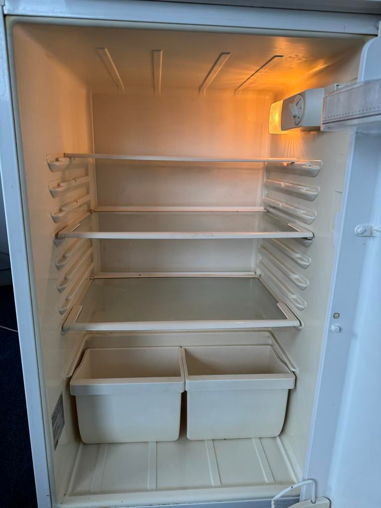 Gratis af te halen: Goed werkende koelkast, Ophalen, 120 tot 140 cm, 100 tot 150 liter, 45 tot 60 cm
