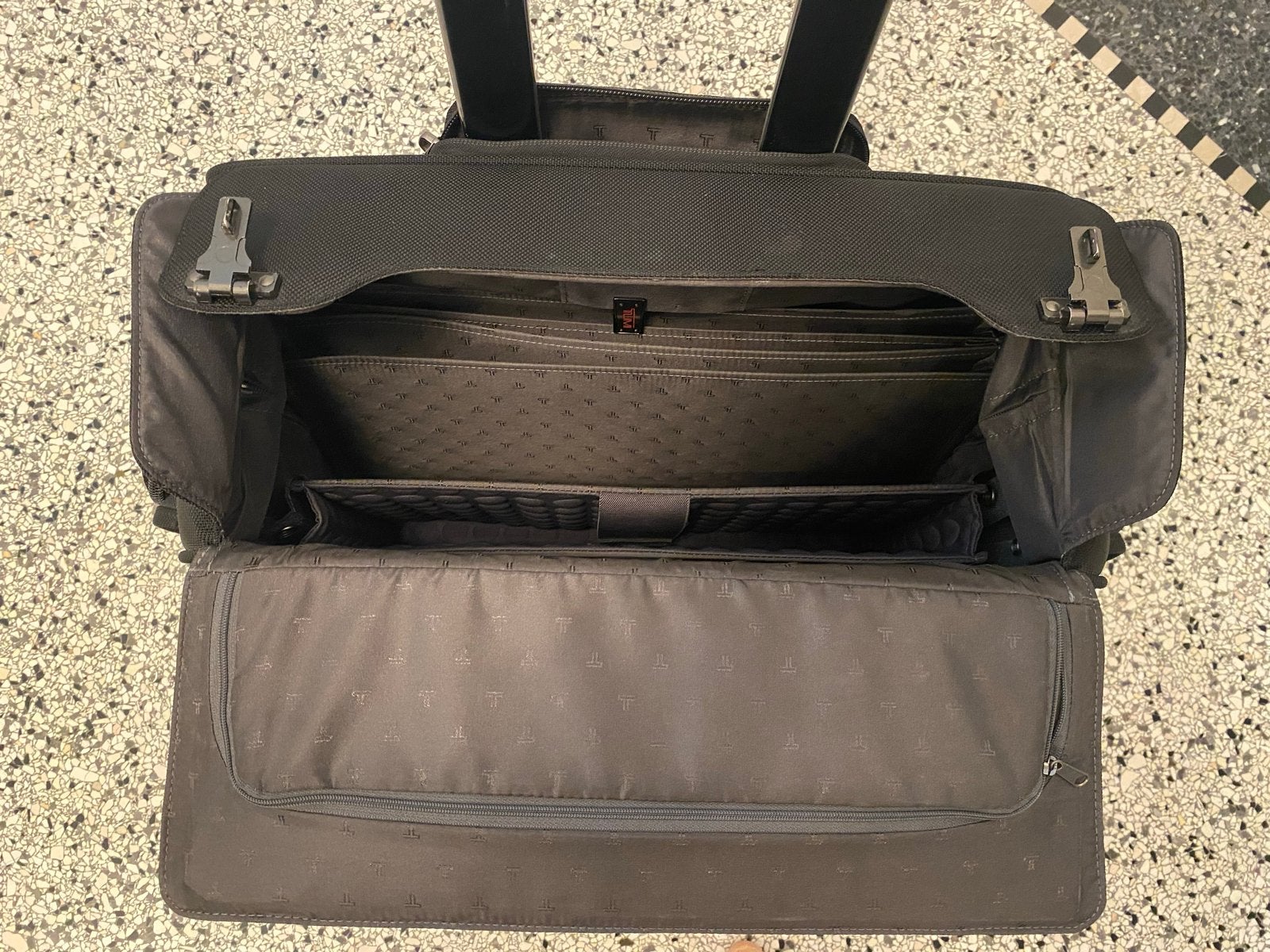 TUMI rolkoffer - Zwart, Zakelijk en Duurzaam, 40 tot 60 cm, Gebruikt, 20 tot 30 cm, Zwart