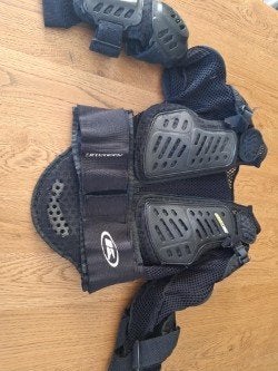 Bodyprotector merk Kenny kindermaat, Gebruikt, Kinderen, Onderkleding, Kenny