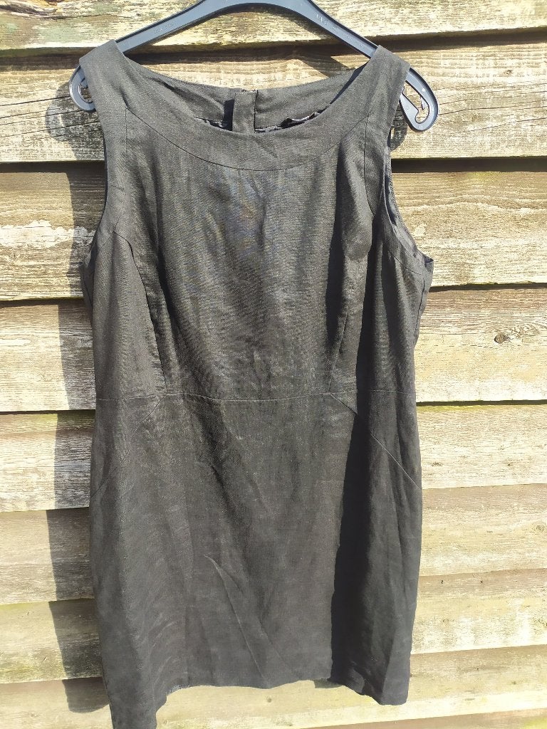 Mooi, linnen, slank afkledende zwarte jurk, mouwloos, 44, Zwart, Maat 42/44 (L), Ophalen of Verzenden, Gedragen