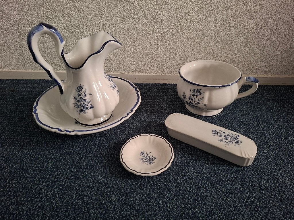 Lampetkan en schaal, po, kammenbakje en zeepschaaltje, Ophalen