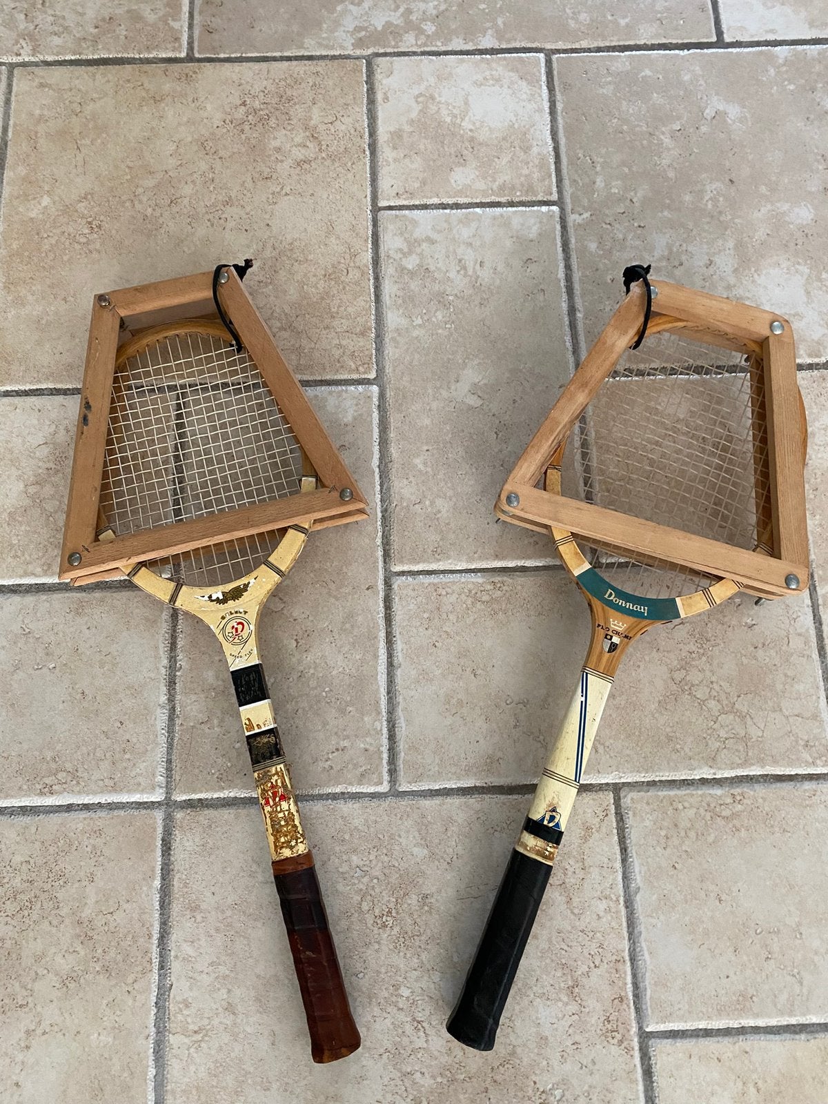 Vintage tennisracket met spanraam, per stuk €15,00, Ophalen