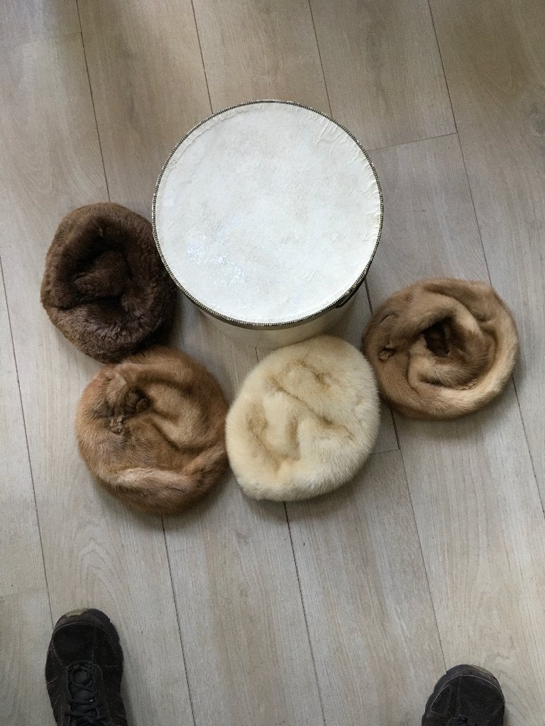 hoedendoos met 4 bontmutsen, Ophalen of Verzenden, Gedragen, One size fits all