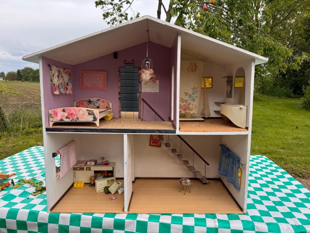 Handgemaakt poppenhuis jaren 90, Ophalen, Gebruikt, Poppenhuis