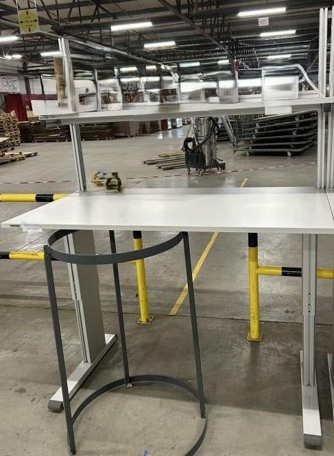 TRESTON Werktafel / Bureautafel, Ophalen, Gebruikt, 120 tot 170 cm