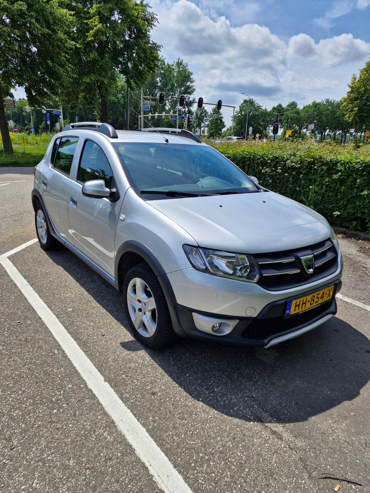 Dacia Sandero 0.9 TCE Stepway Lauréate 2015 Grijs, Auto's, Dacia, Voorwielaandrijving, 898 cc, 40 €/maand, Origineel Nederlands
