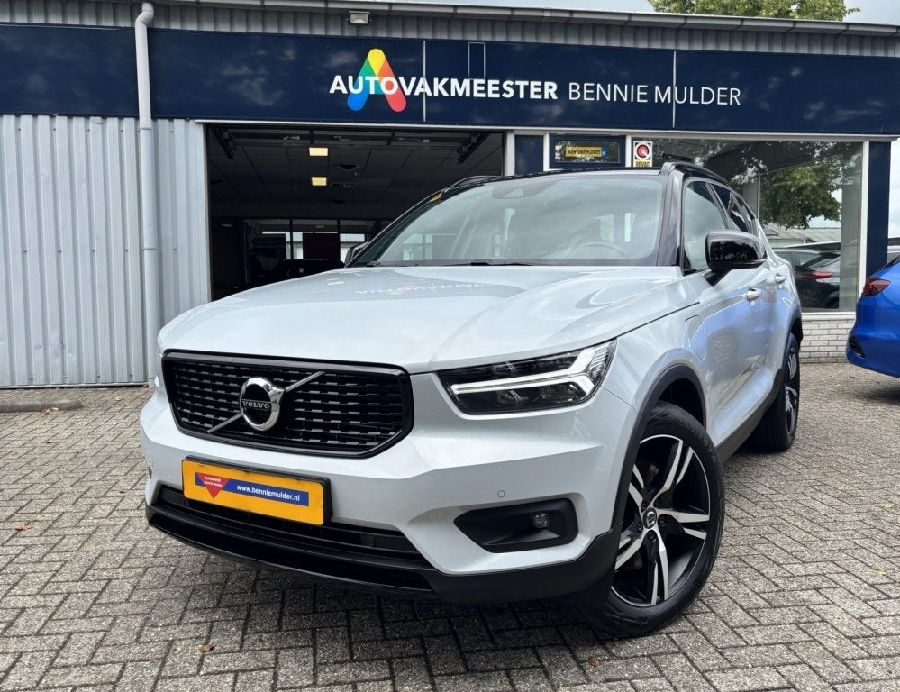 Volvo XC40 1.5 T4 Recharge R-Design ADAP. CRUISE / LED / CAM, Auto's, Automaat, Dealer onderhouden, Zwart, Leder en Stof