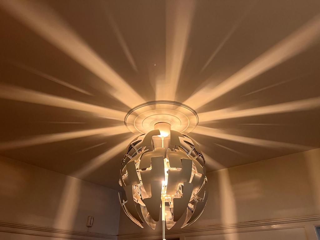 Moderne Hanglamp met Uniek Lichteffect - Gratis ophalen!, Huis en Inrichting, Lampen | Hanglampen, Ophalen, Zo goed als nieuw