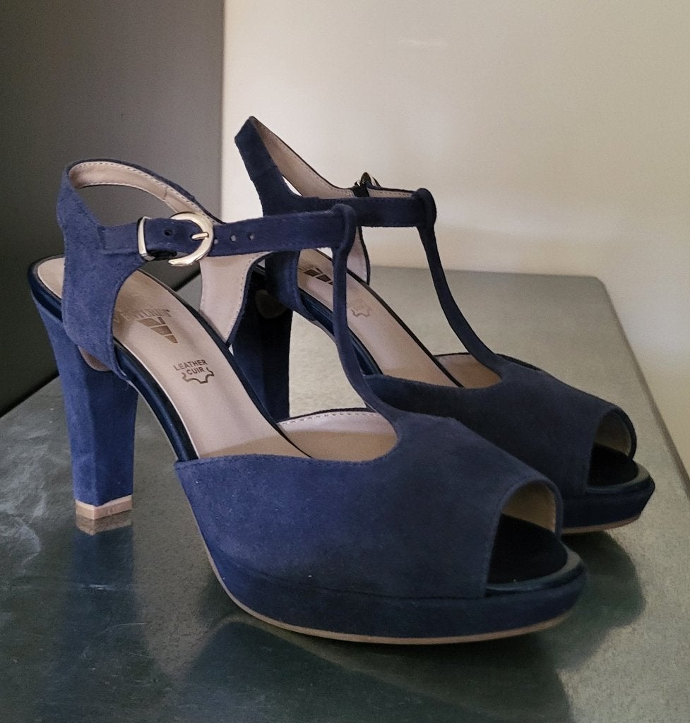 Mooie donkerblauwe echt suede pumps maat 39, Ophalen, Nieuw, Blauw